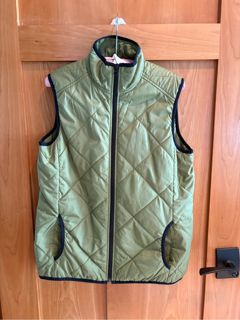 Like new ! Olive green Duluth Trading Co Quilted Vest